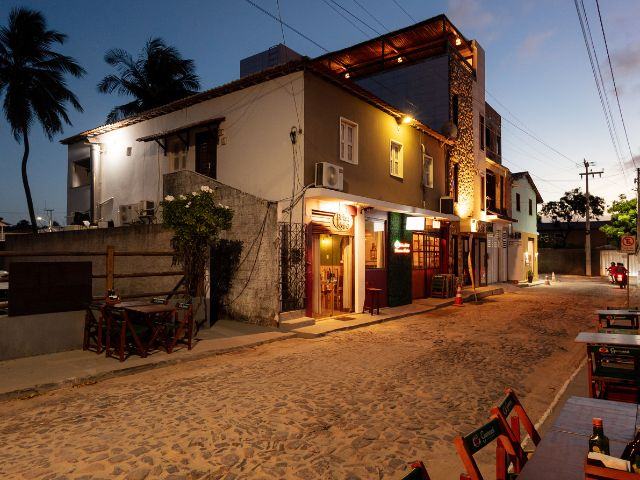 Fachada à noite